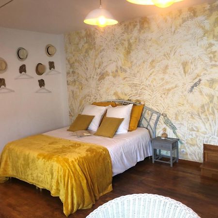 Grande Chambre Familiale Jaune Tout Bonnement Bien Putot-en-Auge Buitenkant foto