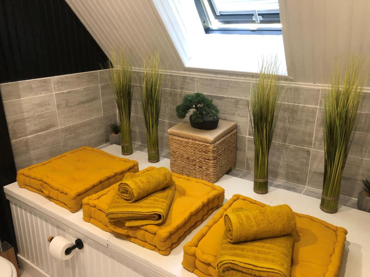 Grande Chambre Familiale Jaune Tout Bonnement Bien Putot-en-Auge Buitenkant foto